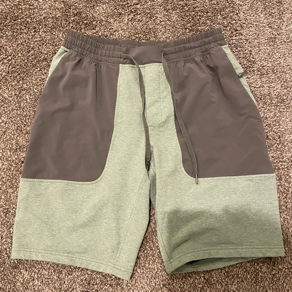 Men LuLu Lemon shorts
